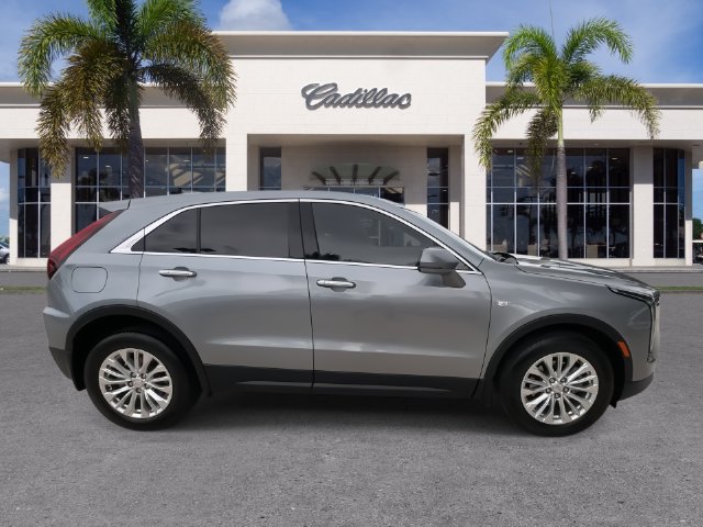 Used 2024 Cadillac XT4 Luxury w/ Cold Weather Package FWD image 16
