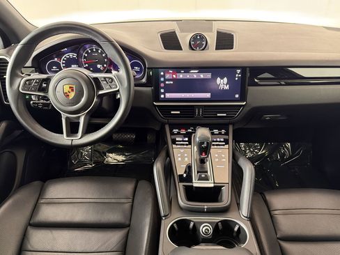 Certified 2022 Porsche Cayenne Platinum Edition image 20