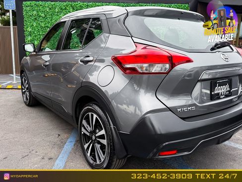 Used 2019 Nissan Kicks SV FWD image 8