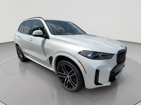 Used 2025 BMW X5 xDrive40i w/ Executive Package AWD/4WD image 3