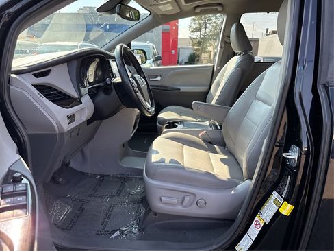 Used 2019 Toyota Sienna XLE image 10