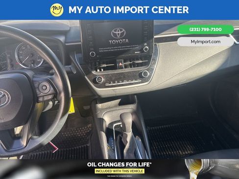 Used 2022 Toyota Corolla LE image 10