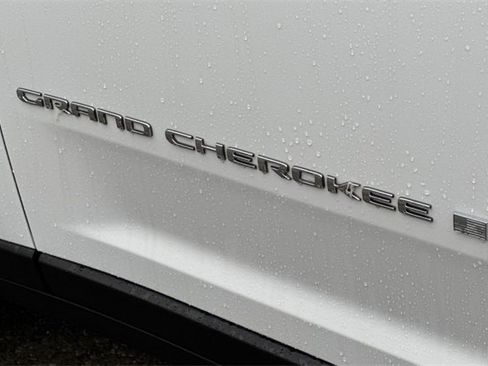 Used 2023 Jeep Grand Cherokee L Laredo image 52