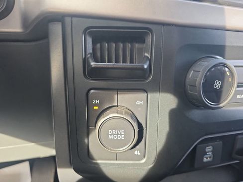 Used 2022 Ford F150 XLT image 38