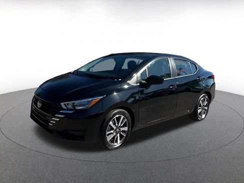 Used 2025 Nissan Versa SV image 7