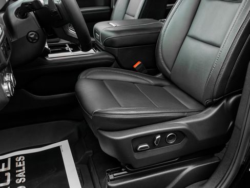 Used 2025 GMC Yukon Denali image 32