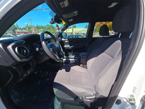 Used 2018 Toyota Tacoma TRD Sport RWD image 21