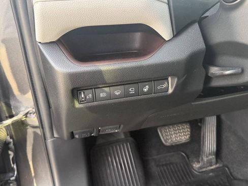 Used 2020 Toyota RAV4 Limited image 17