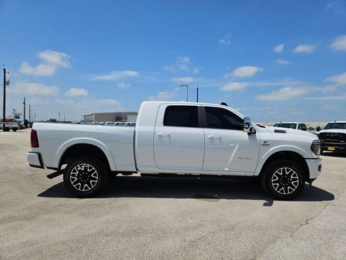 Used 2025 RAM 2500 Limited AWD/4WD image 2