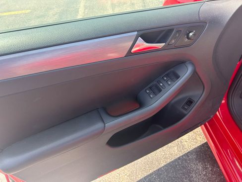 Used 2016 Volkswagen Jetta Sport image 7