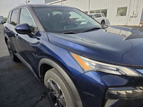 Used 2024 Nissan Rogue SV image 9