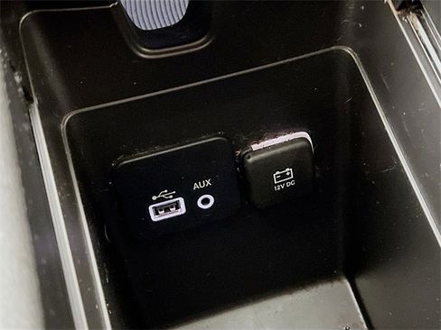 Used 2015 Chrysler 200 Limited image 18