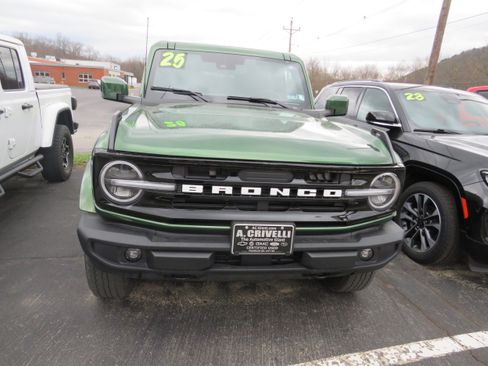 Used 2025 Ford Bronco Outer Banks AWD/4WD image 2