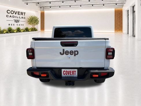 Used 2025 Jeep Gladiator Mojave w/ Convenience Group AWD/4WD image 12