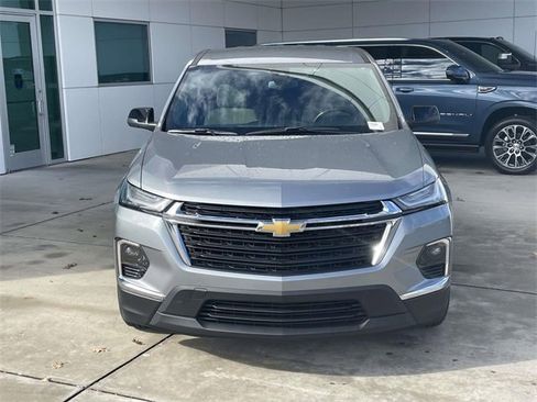 Used 2023 Chevrolet Traverse LS image 3