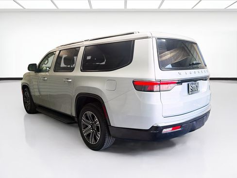 Used 2024 Jeep Wagoneer L Series II w/ Flexible Seating Group AWD/4WD image 6
