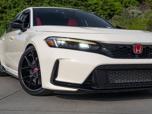 Used 2025 Honda Civic Type R image 5