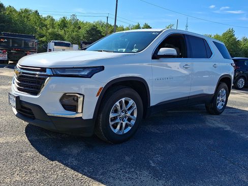Used 2023 Chevrolet Traverse LS w/ Safety Package FWD image 3
