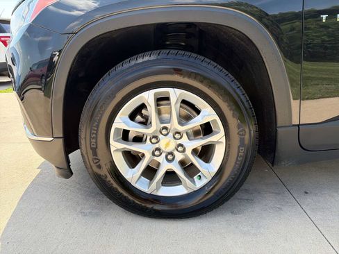 Used 2019 Chevrolet Traverse LT FWD image 10