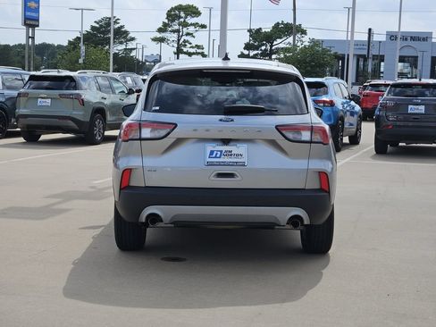 Used 2022 Ford Escape SE FWD image 8