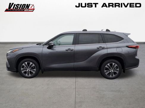 Used 2024 Toyota Highlander XLE image 8