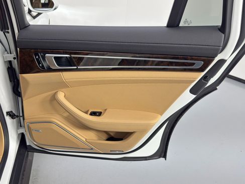 Used 2021 Porsche Panamera w/ Premium Package image 47