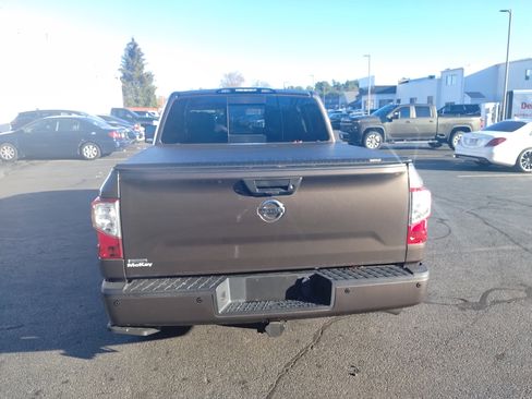 Used 2019 Nissan Titan SL w/ Chrome Package image 4