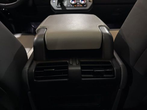 Used 2024 Land Rover Defender 110 X-Dynamic SE image 30