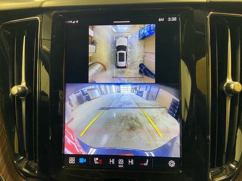 Used 2024 Volvo XC60 B5 Plus image 20