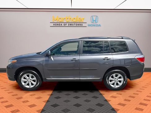 Used 2012 Toyota Highlander 4WD w/ Tech Pkg image 2