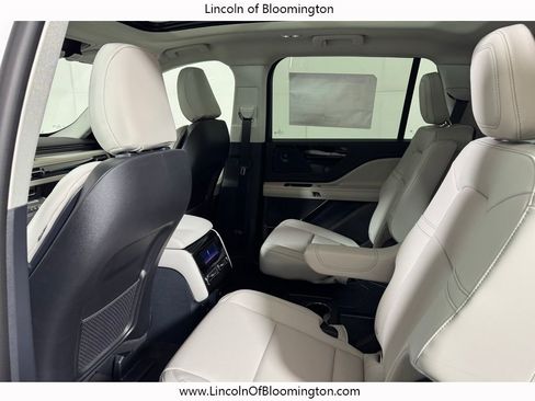 New 2026 Lincoln Aviator AWD image 45