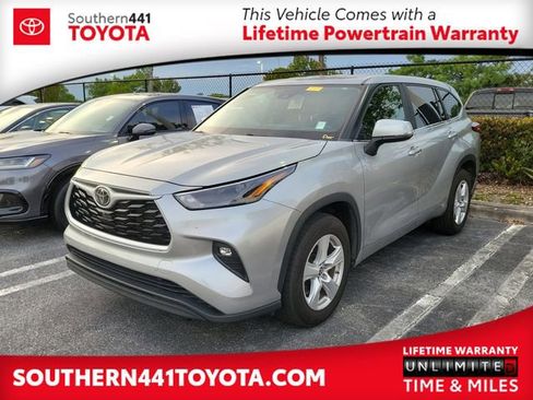 Used 2023 Toyota Highlander LE FWD image 1