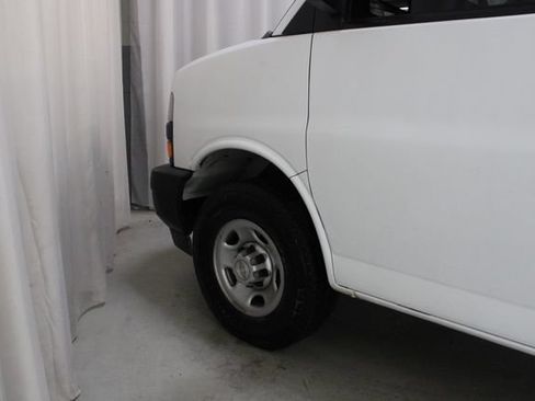 Used 2022 Chevrolet Express 2500 w/ Driver Convenience Package RWD image 27