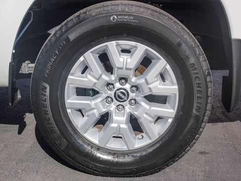 Certified 2022 Nissan Frontier SV w/ Technology Package image 12