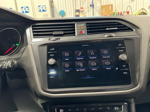 Used 2021 Volkswagen Tiguan SE w/ Panoramic Sunroof Package AWD/4WD image 60