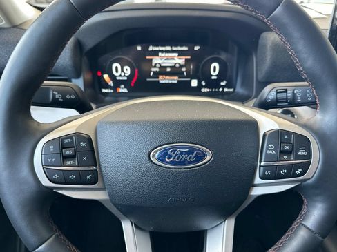 Used 2025 Ford Explorer Active w/ Active Comfort Package RWD image 24