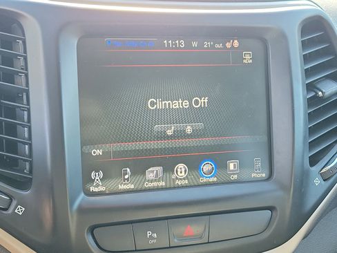 Used 2018 Jeep Cherokee Limited image 27