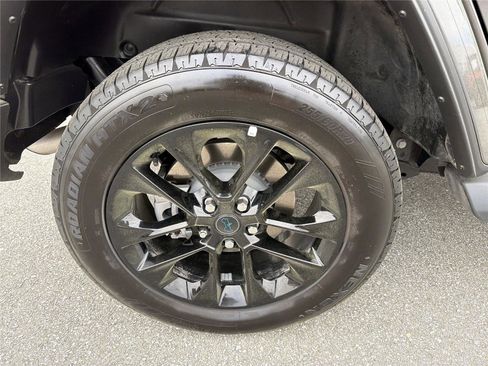 Used 2025 Jeep Wrangler Unlimited Sahara AWD/4WD image 16