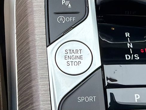 Certified 2025 BMW 330i Sedan image 39