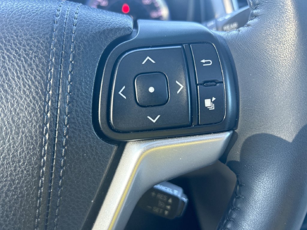 Used 2016 Toyota Highlander Limited FWD image 18