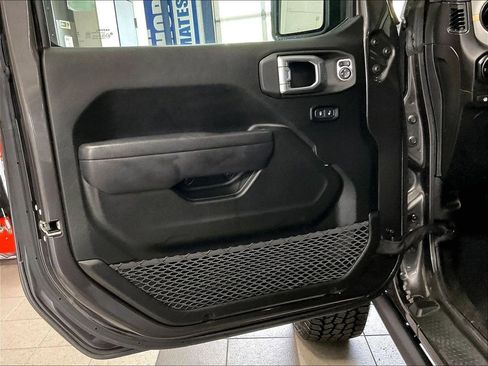Used 2024 Jeep Wrangler Unlimited AWD/4WD image 9