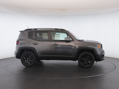 Used 2017 Jeep Renegade Altitude image 31