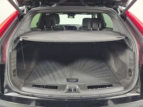 Certified 2025 Cadillac XT4 Premium Luxury image 8