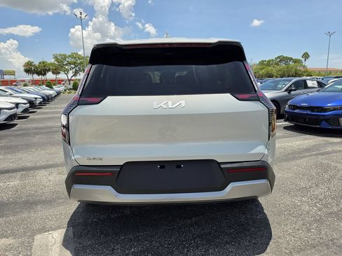 New 2026 Kia EV9 Light RWD image 7