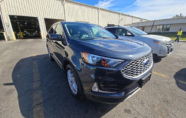 Used 2024 Ford Edge SEL w/ Convenience Package AWD/4WD image 2