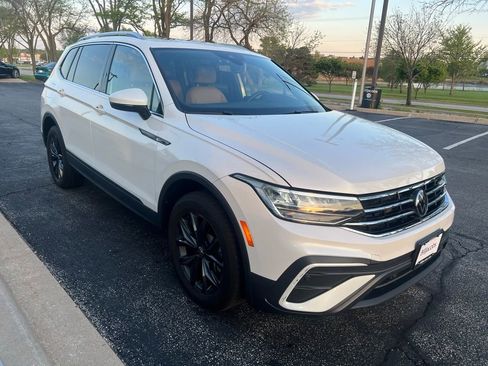 Used 2023 Volkswagen Tiguan SE w/ Panoramic Sunroof Package AWD/4WD image 8
