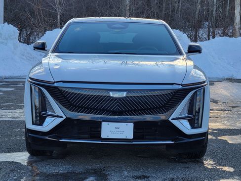 New 2025 Cadillac Lyriq Luxury image 2