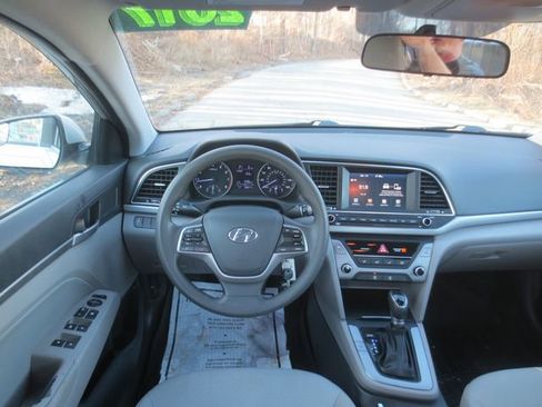 Used 2017 Hyundai Elantra SE image 9