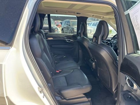 Used 2018 Volvo XC90 T6 Momentum w/ Momentum Plus Package AWD/4WD image 12