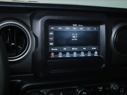 Used 2018 Jeep Wrangler Unlimited Sport S AWD/4WD image 25